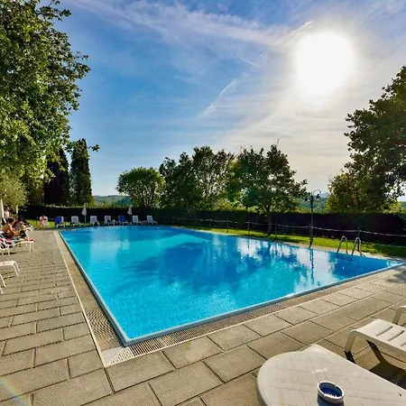 Popoltaio-schiacciato Sleeps 4 Pool Air Con * Ravigliano