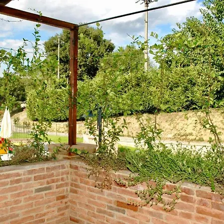 Popoltaio-schiacciato Sleeps 4 Pool Air Con * Ravigliano