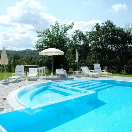 Popoltaio-schiacciato Sleeps 4 Pool Air Con * Ravigliano
